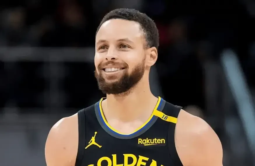 开云-库里连续十五场比赛得分超过重要助攻,老鹰不断突破!-开云