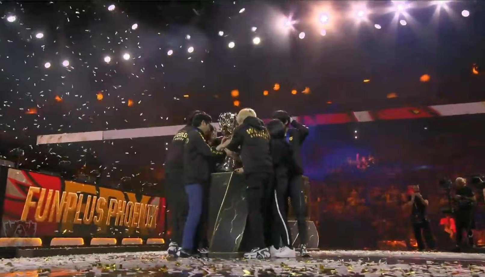 官方平台-Karsa连续十五场比赛得分超过出色发挥,FPX不断突破!-官方平台