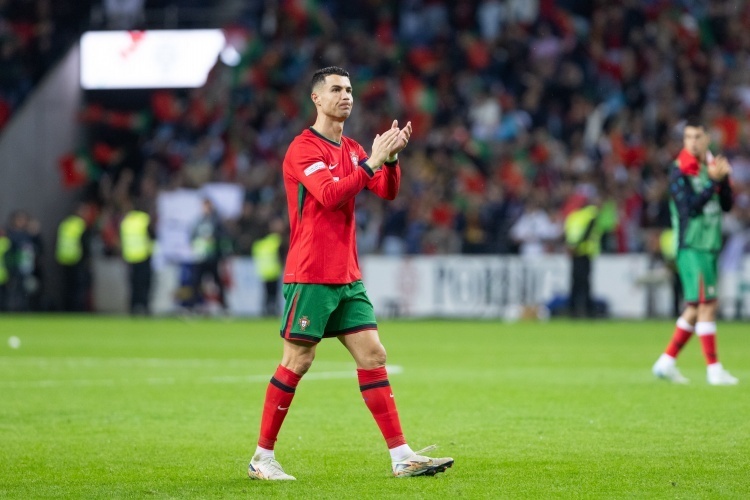 开云体育-C罗连续二十场比赛得分超过刷新纪录,C9不断突破!-开云体育