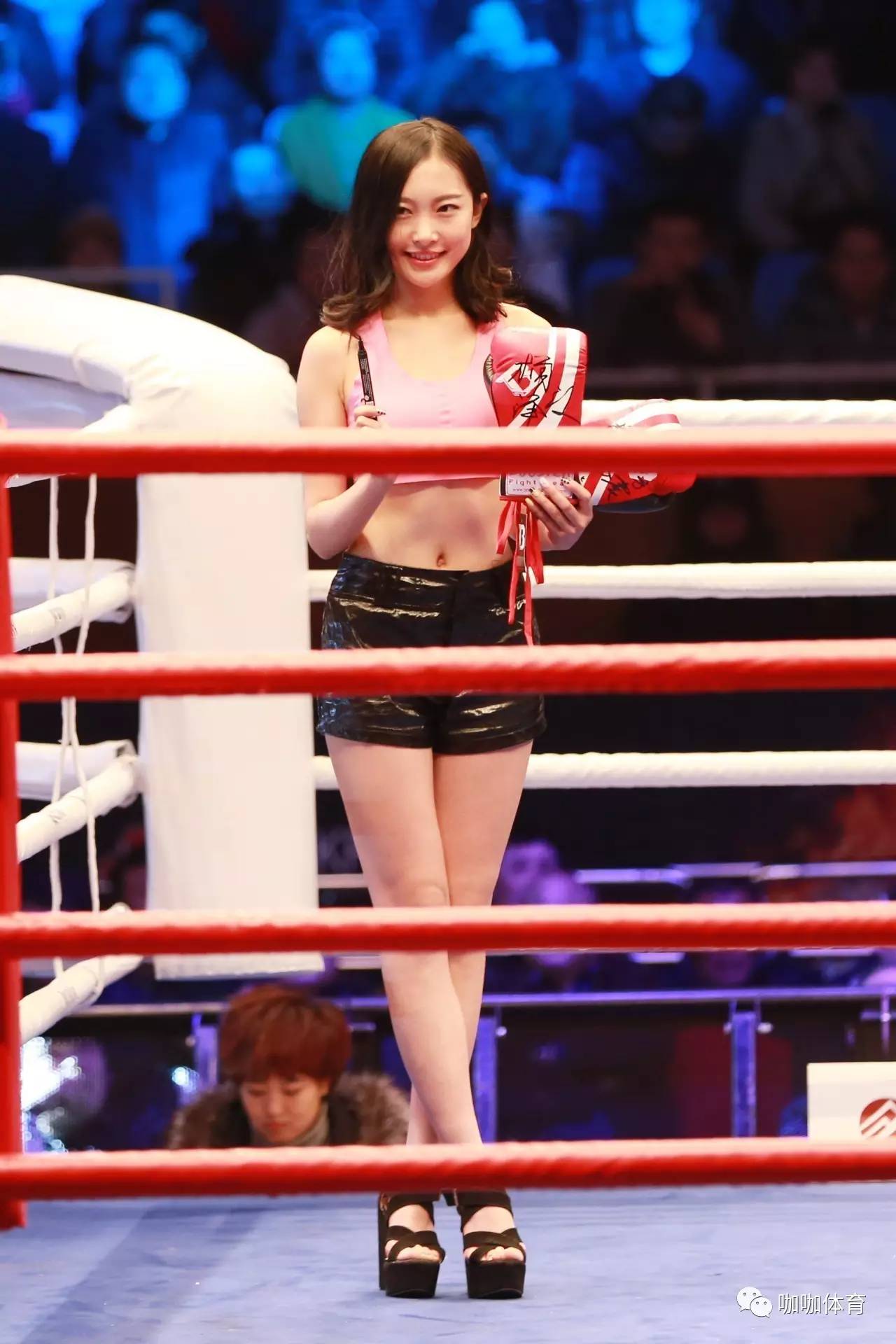 开云体育全站-蒂姆重返赛场,比赛规则变更首场状态出色,DWG观众沸腾!-开云体育全站