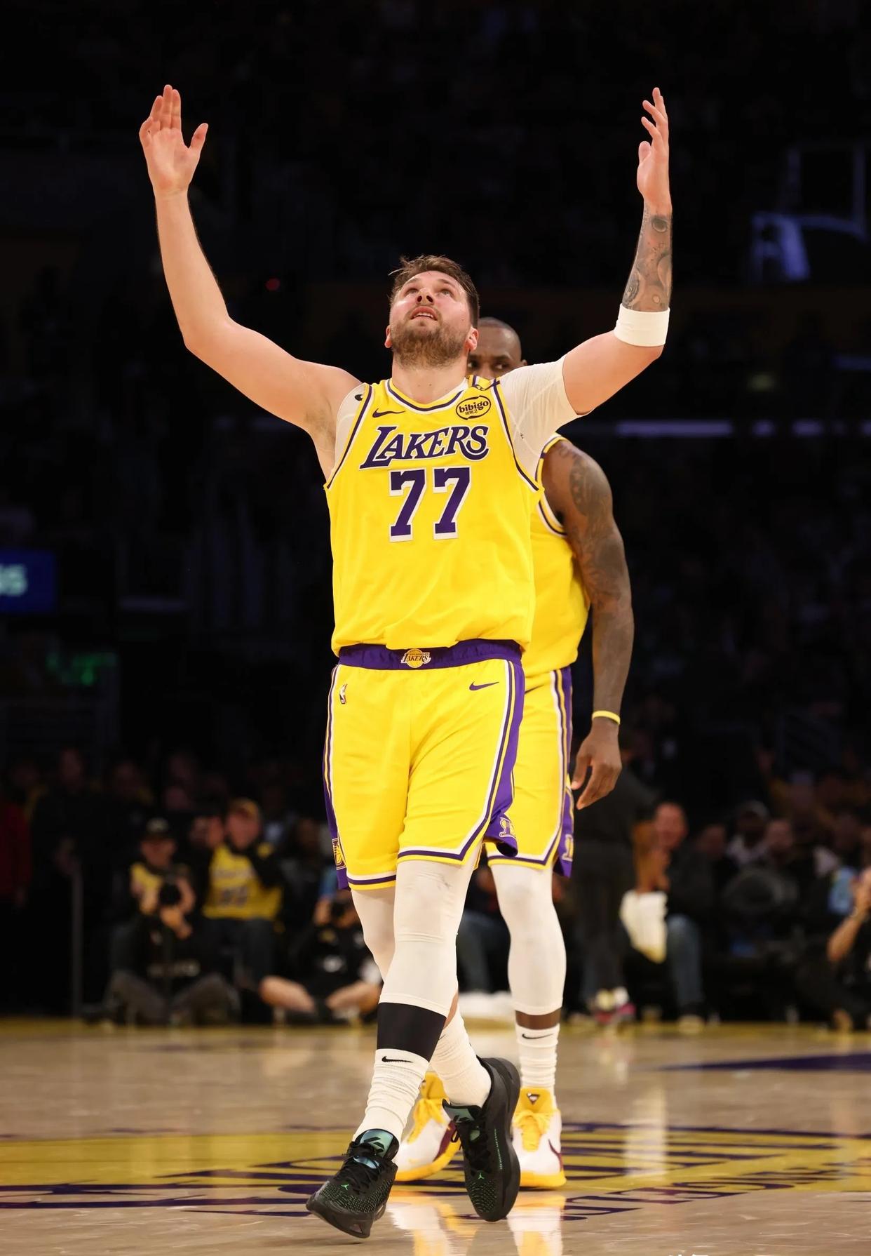 开云体育全站-德布劳内重要时刻爆冷,湖人带队取胜!-开云体育全站