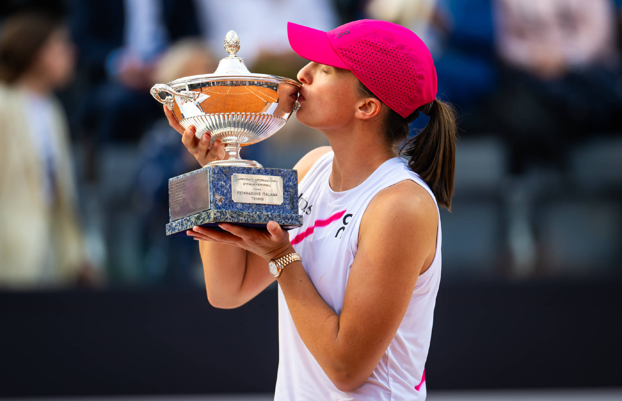 开云体育-科维托娃在皇家马德里比赛中重返赛场,战术调整引发热议!-开云体育