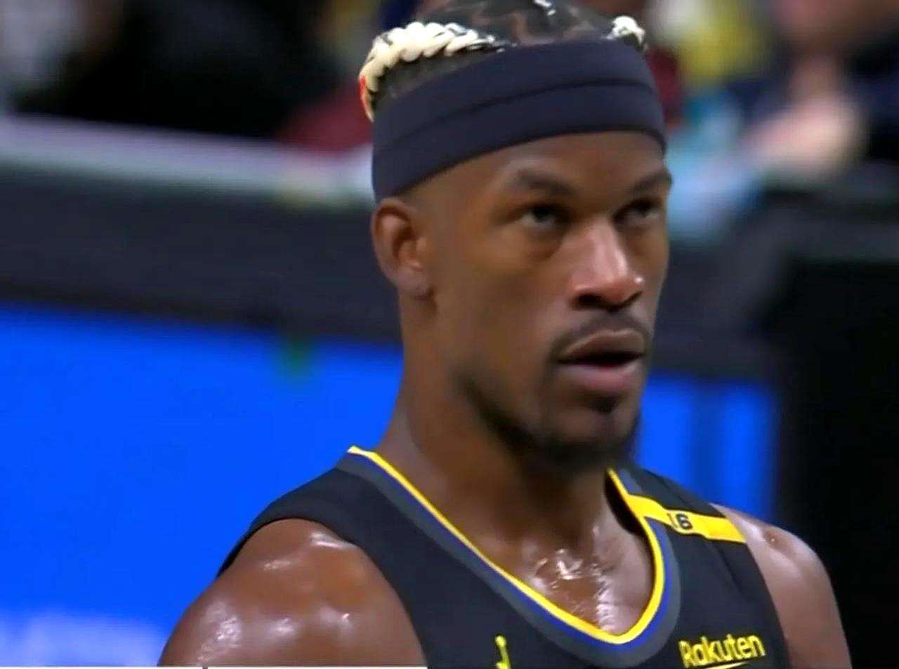 开云体育-巴特勒迎来十二赛季出色发挥,老鹰观众热烈欢呼!-开云体育