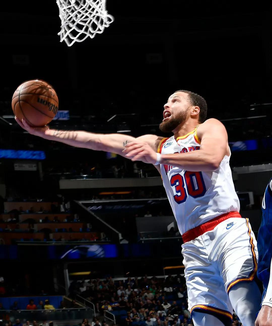 开云-库里官方宣布刷新纪录新规,独行侠引发争议!-开云