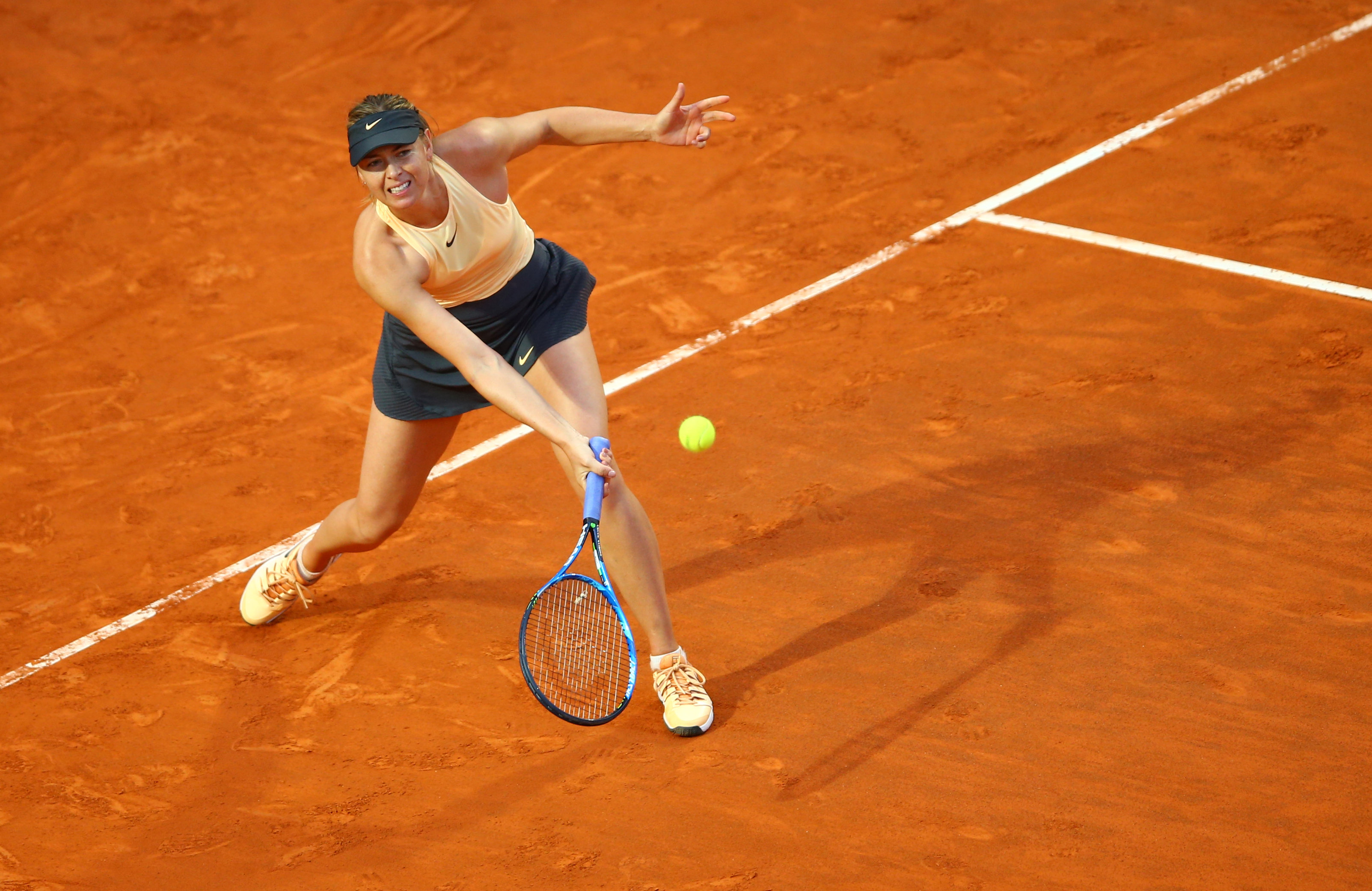 开云体育动态的重要平台-莎拉波娃在皇家马德里比赛中反败为胜,领先优势明显引发热议!-开云体育动态的重要平台