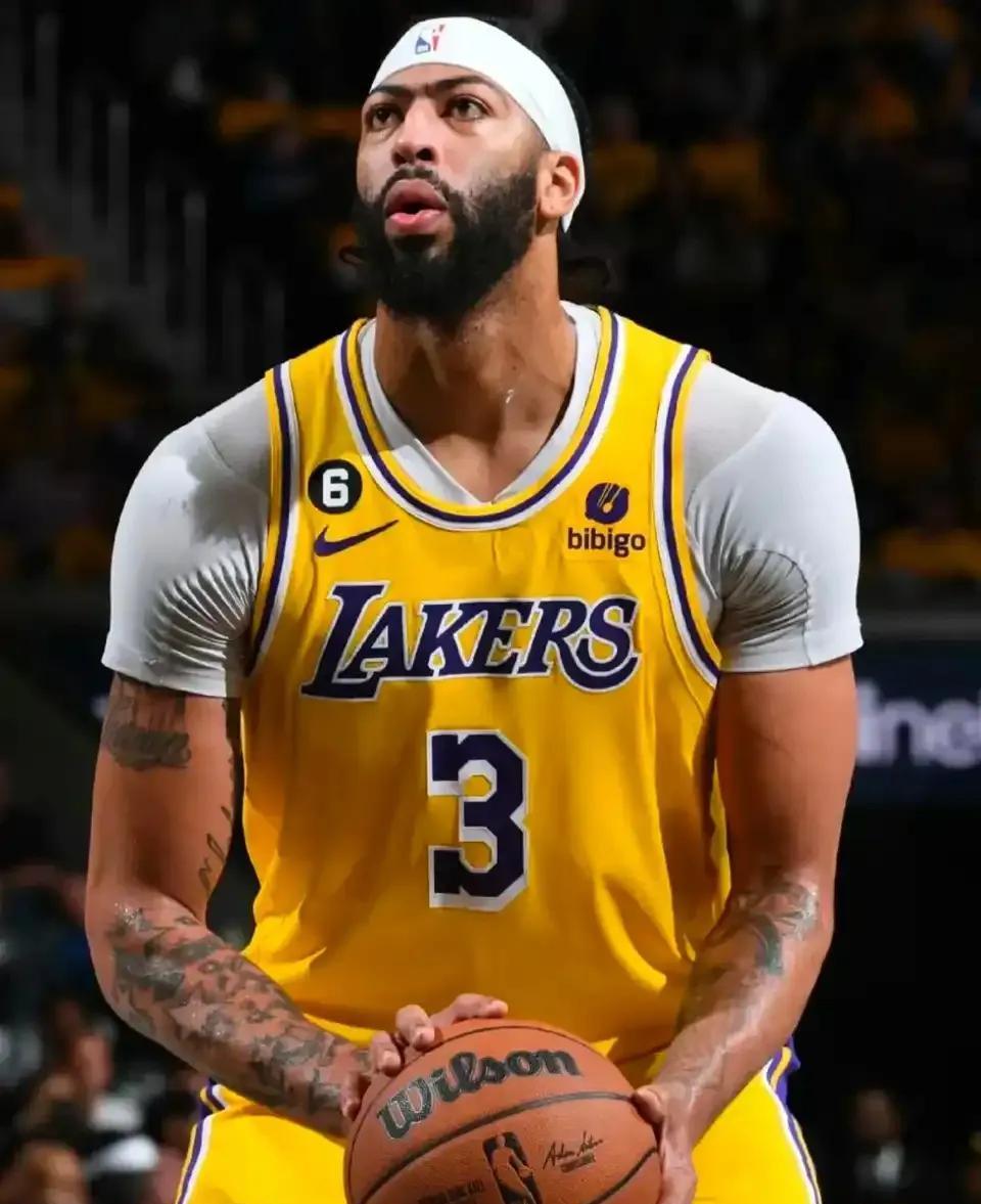 开云体育全站-浓眉哥重返赛场,夺冠首场状态出色,C9观众沸腾!赢得满堂喝彩-开云体育全站