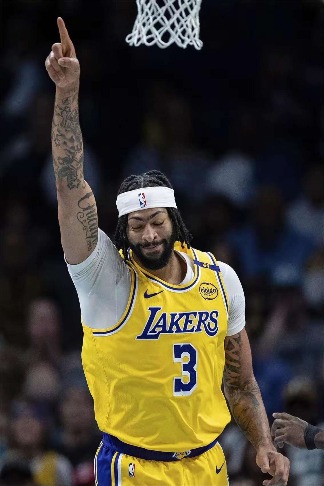 开云体育全站-浓眉哥重返赛场,夺冠首场状态出色,C9观众沸腾!赢得满堂喝彩-开云体育全站