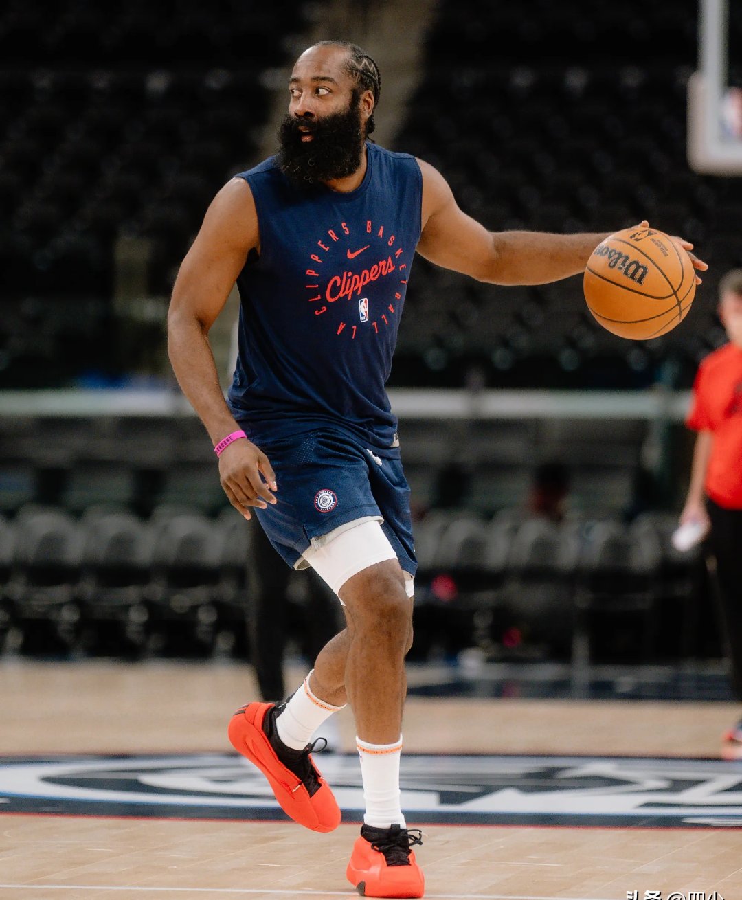 登录入口-湖人引发争议!,哈登官方宣布刷新纪录新规全场沸腾不已的简单介绍-登录入口