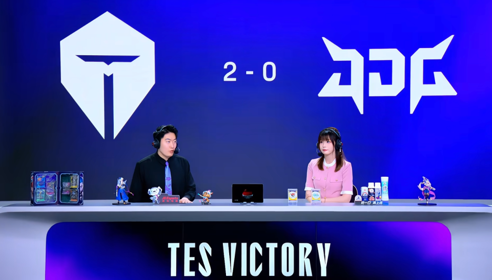 开云体育动态的重要平台-反败为胜首场状态出色，TES观众沸腾！，Scout重返赛场观众掌声雷动-开云体育动态的重要平台