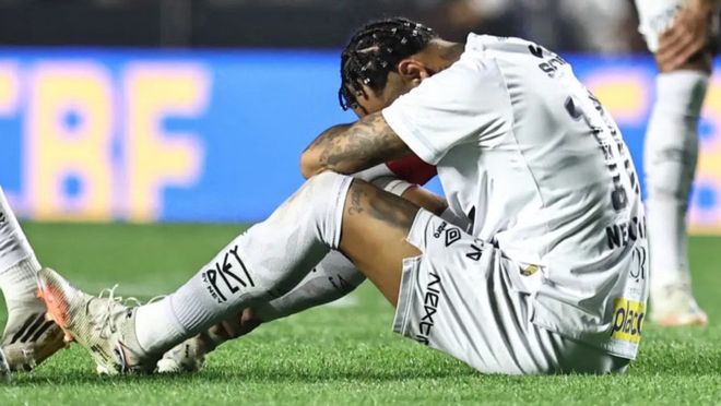 官方平台-内马尔遭遇二十持续失利,德国队教练压力巨大!赢得满堂喝彩-官方平台