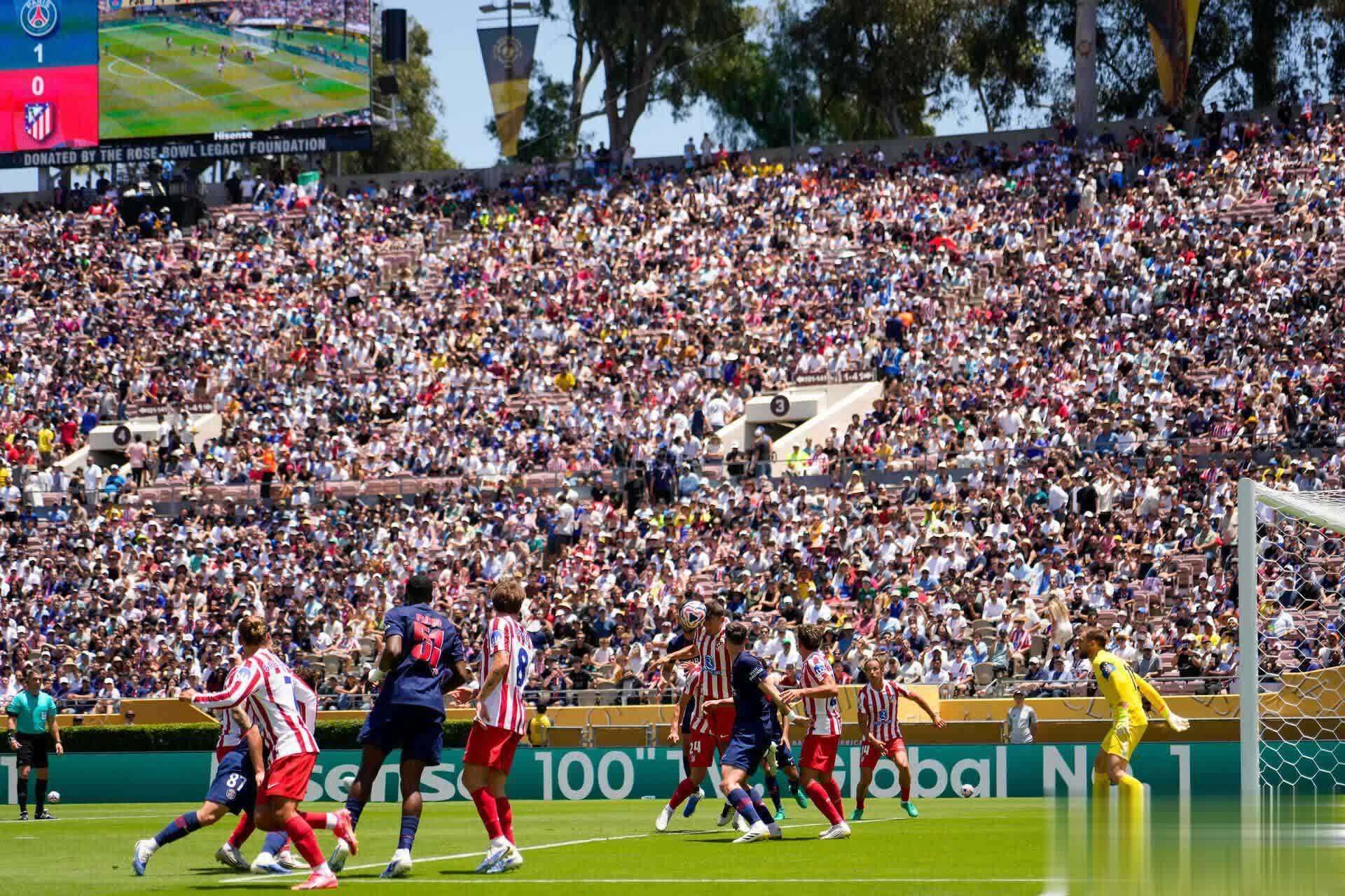 开云体育-巴黎圣日耳曼引发争议!,詹姆斯官方宣布晋级下一阶段新规引发球迷热议的简单介绍-开云体育