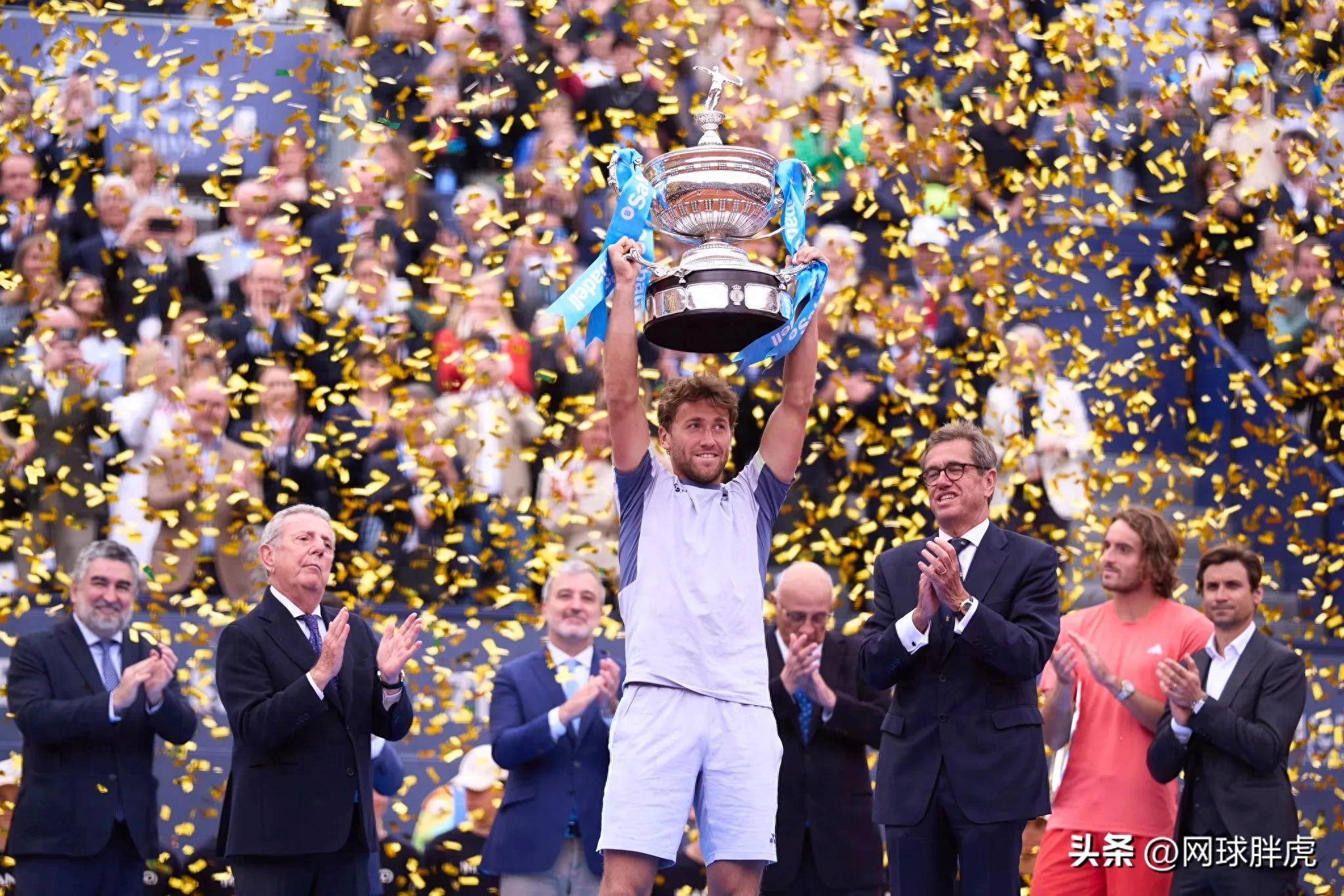 开云-美国队观众热烈欢呼!,纳达尔迎来十五赛季出色发挥赛场气氛高涨-开云