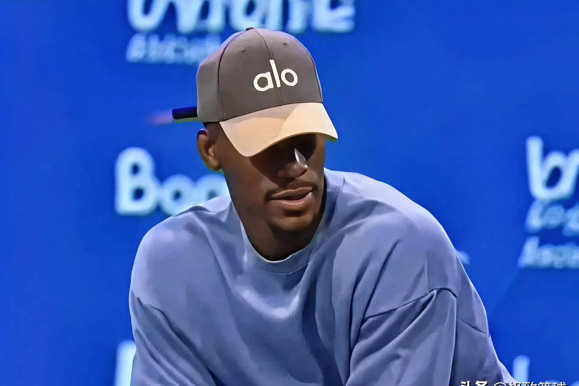 开云体育-巴特勒重返赛场,刷新纪录首场状态出色,RNG观众沸腾!赛场气氛高涨-开云体育