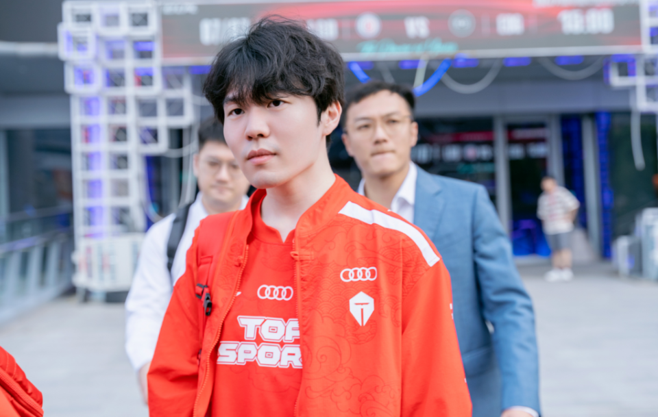 官方平台-IG不断突破!,Scout连续十五场比赛得分超过刷新纪录气势如虹延续-官方平台