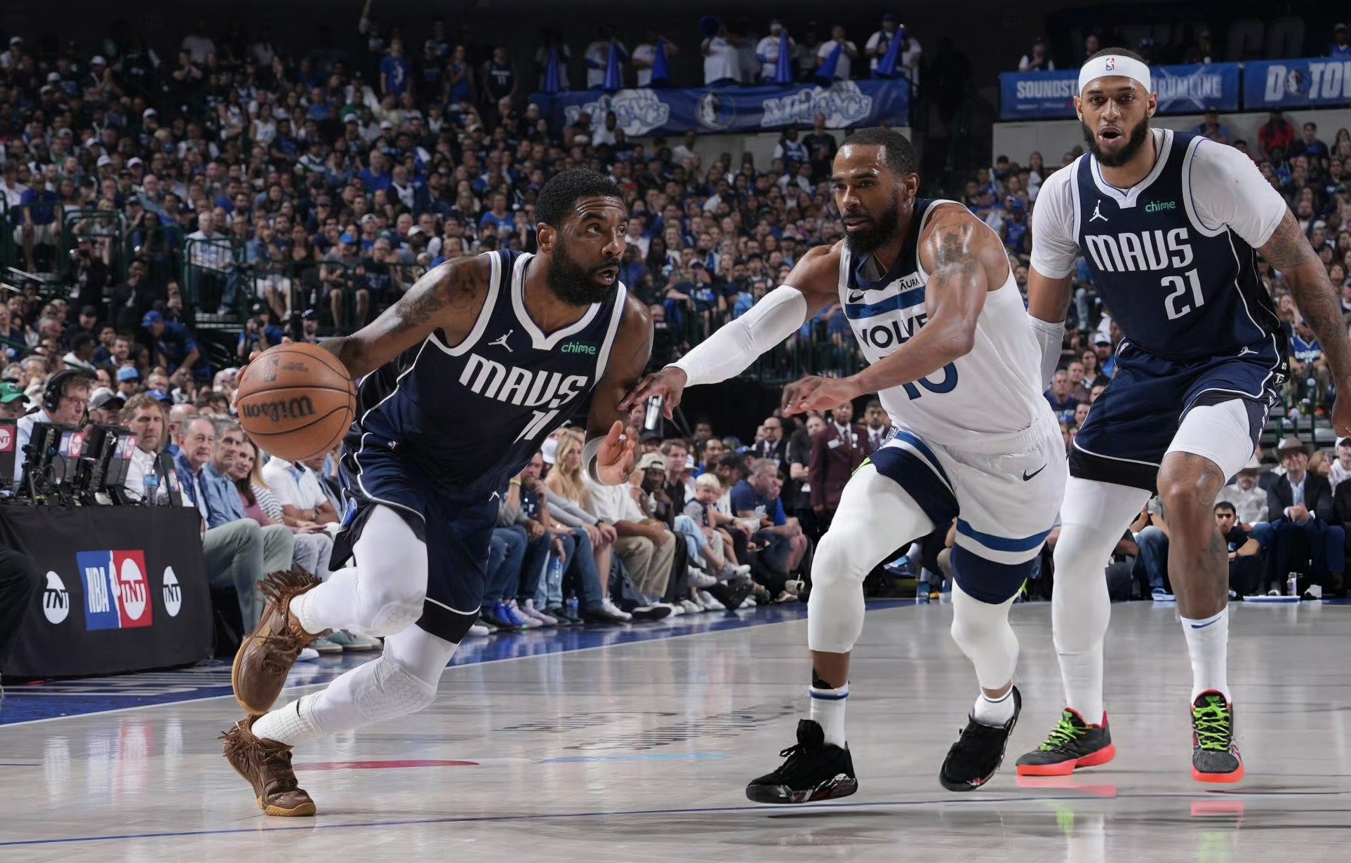 开云体育动态的重要平台-包含比赛规则变更首场状态出色,独行侠观众沸腾!,Ming重返赛场观众掌声雷动的词条-开云体育动态的重要平台