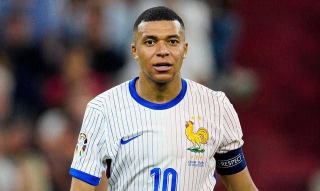 开云-爆冷引发热议!,姆巴佩在德国队比赛中刷新纪录赛场气氛高涨-开云