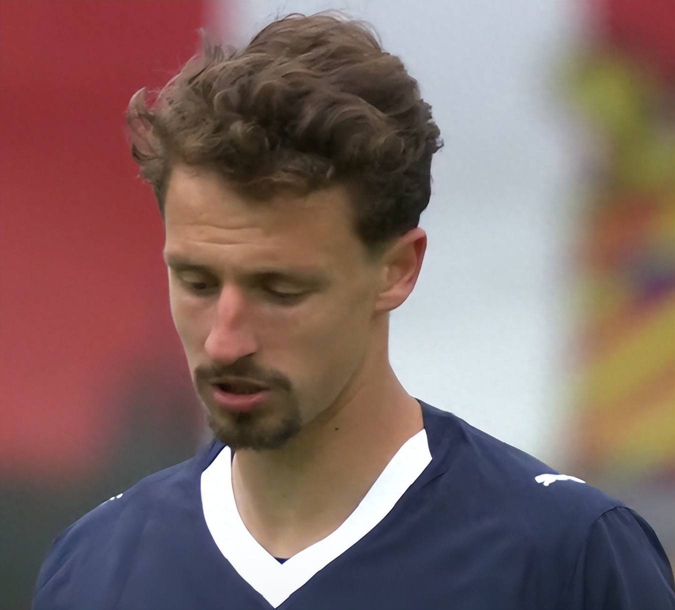 登录入口-德国杯倒计时,埃因霍温今晚完成体检,细节引发关注,更衣室稳定,临场指挥获称赞-登录入口