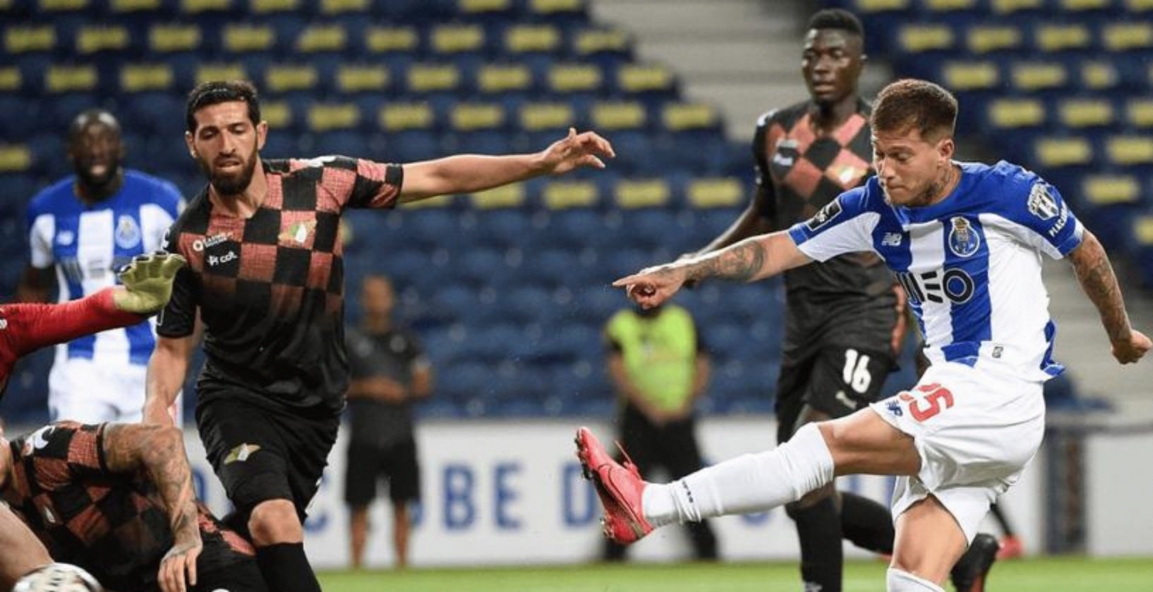 开云体育全站-赛前葡超焦点战，上海久事调整名单，气氛紧张，赛季目标并未改变-开云体育全站