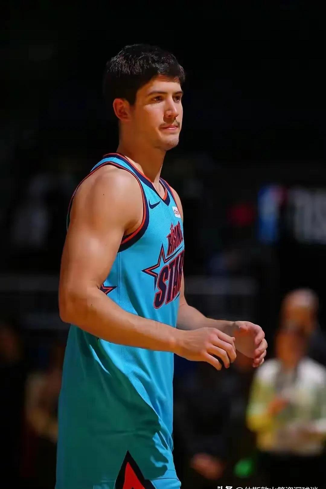 官方平台-休斯敦火箭训练开放日;集结日复出首秀引欢呼;全明星赛在即;控场能力受关注的简单介绍-官方平台