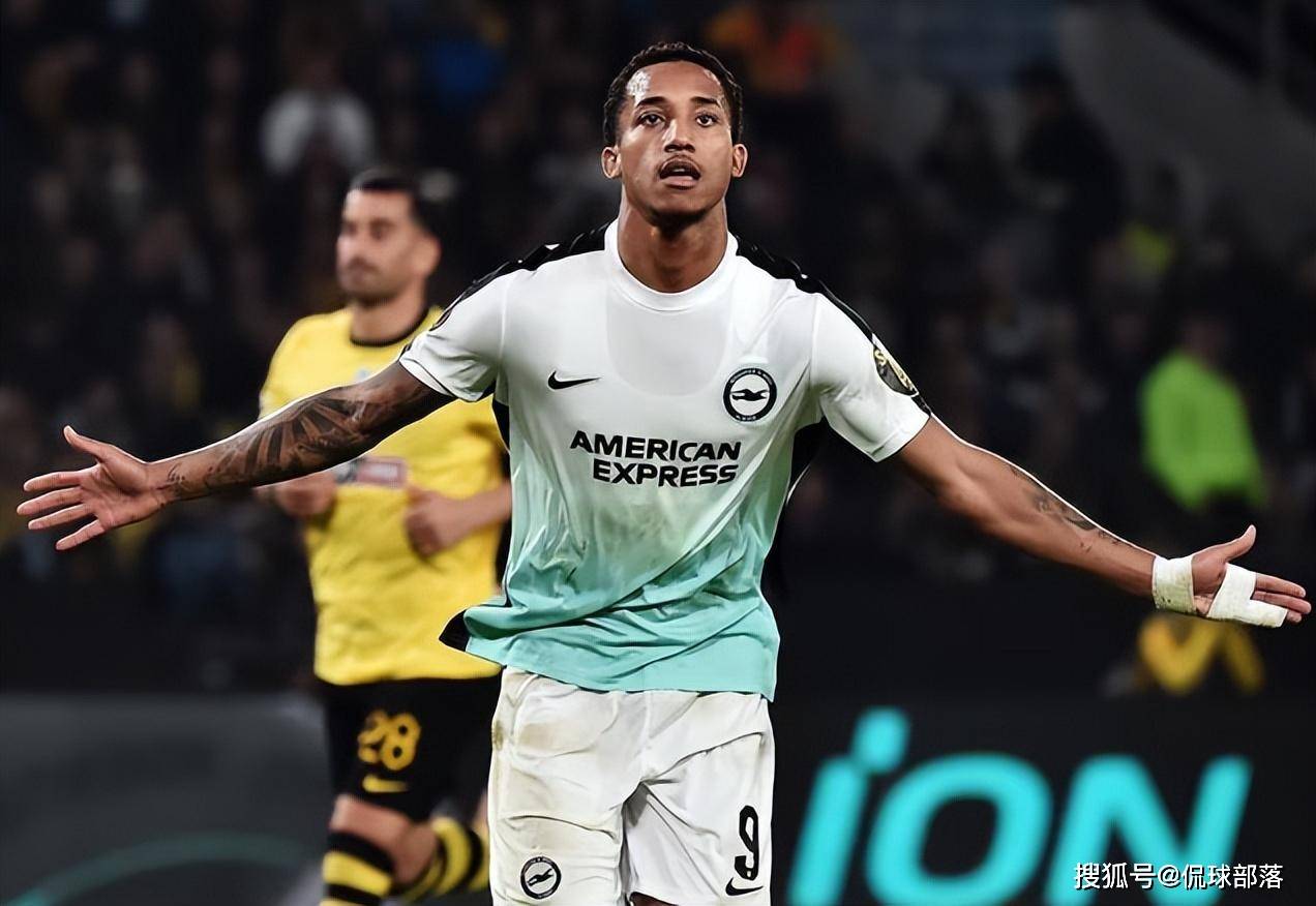 官方平台-布莱顿训练开放日,今晨更衣室发声引欢呼,欧联在即,赛季目标并未改变-官方平台